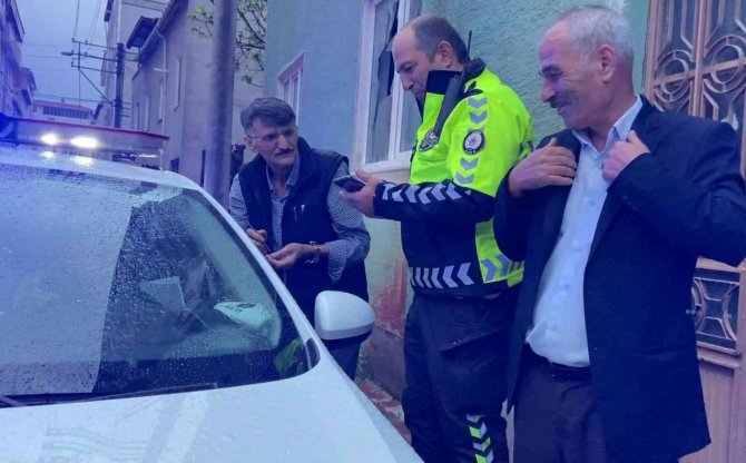 Alkollü sürücü polise sarılarak bayramlaştı
