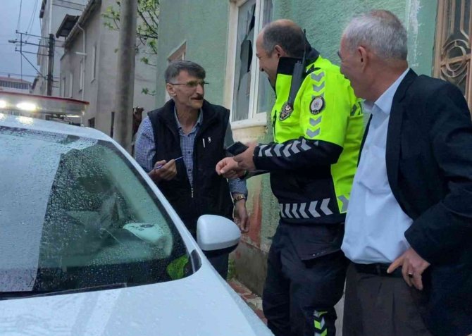 Alkollü sürücü polise sarılarak bayramlaştı