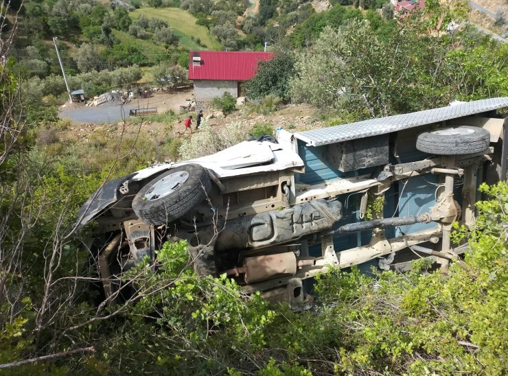 Bayram ziyareti yolunda kaza; 8 yaşındaki Erva öldü, 5 yaralı