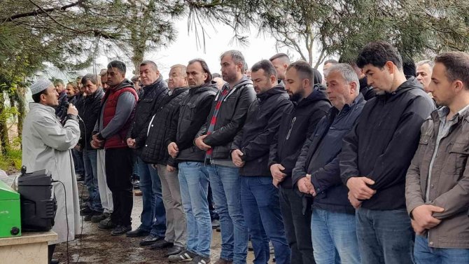 Bayram ziyaretinde kazada ölen sürücü toprağa verildi