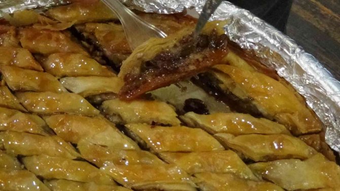 Bayrama özel zeytinli baklava