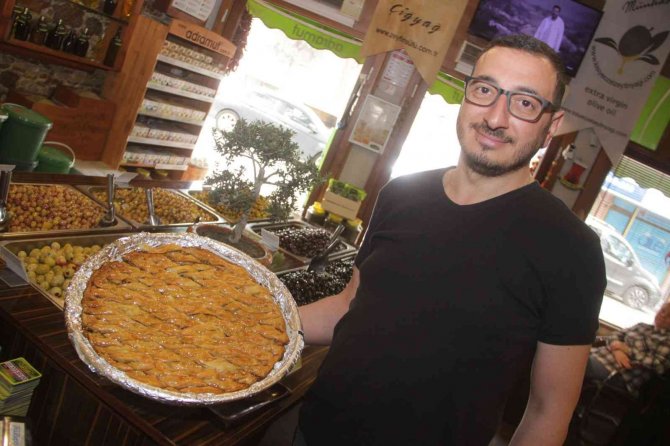 Bayrama özel zeytinli baklava
