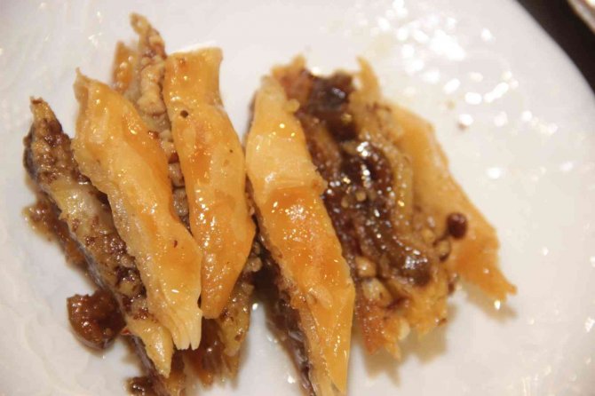 Bayrama özel zeytinli baklava