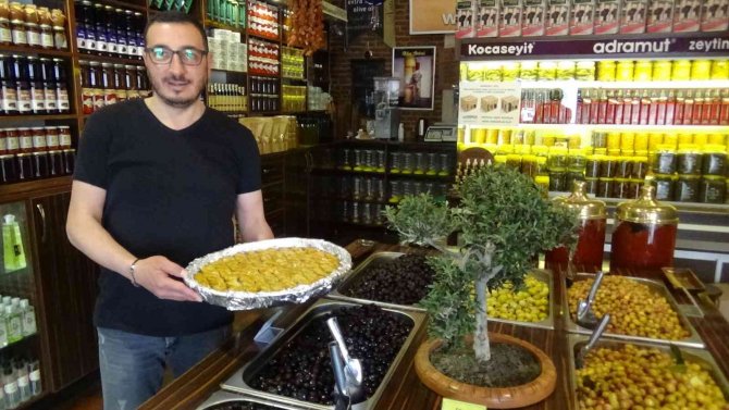 Bayrama özel zeytinli baklava