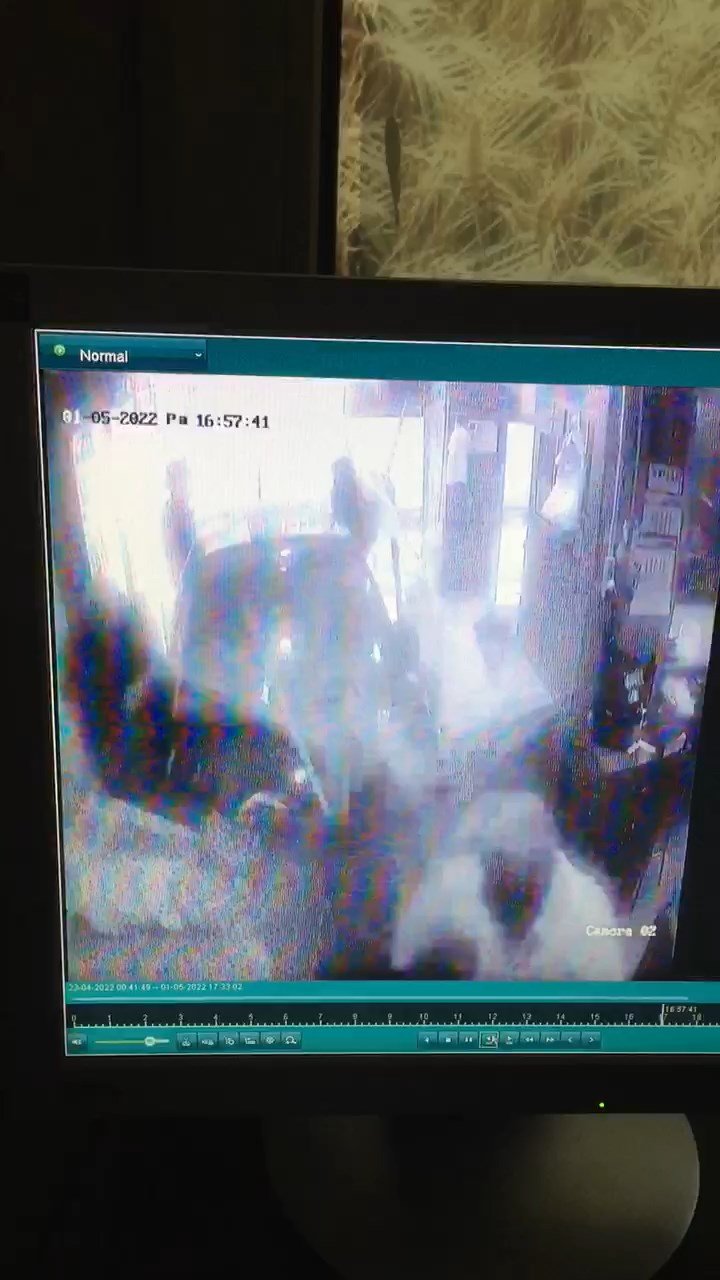 Camdan sarkarak sosyal medyada yayın yaparken fırına girdi