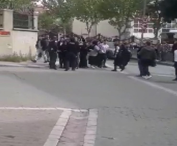 Çocukların kavgasına aileler dahil oldu