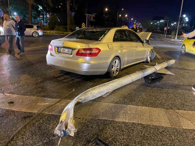 Direksiyon başında bayılan sürücü ölümden döndü