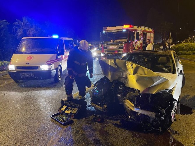 Direksiyon başında bayılan sürücü ölümden döndü