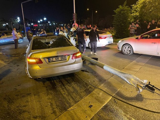 Direksiyon başında bayılan sürücü ölümden döndü