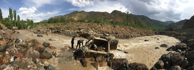 Ebe Büşra ile annesinin öldüğü kazada, kayıp baba aranıyor