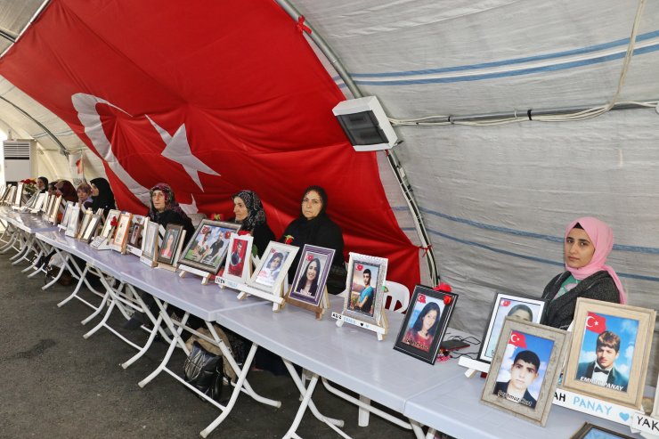 Evlat nöbetindeki baba: Gelin, güvenlik güçlerine teslim olun