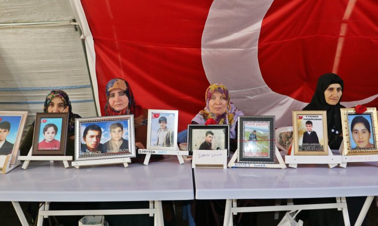 Evlat nöbetindeki baba: Gelin, güvenlik güçlerine teslim olun