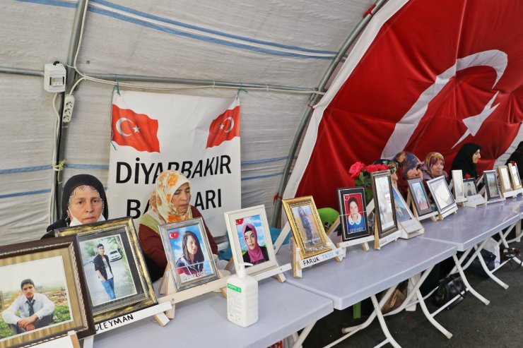 Evlat nöbetindeki baba: Gelin, güvenlik güçlerine teslim olun