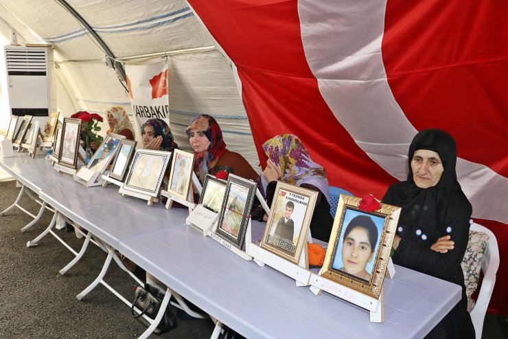 Evlat nöbetindeki baba: Gelin, güvenlik güçlerine teslim olun