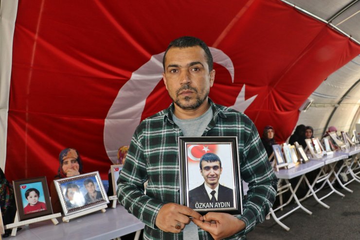 Evlat nöbetindeki baba: Gelin, güvenlik güçlerine teslim olun