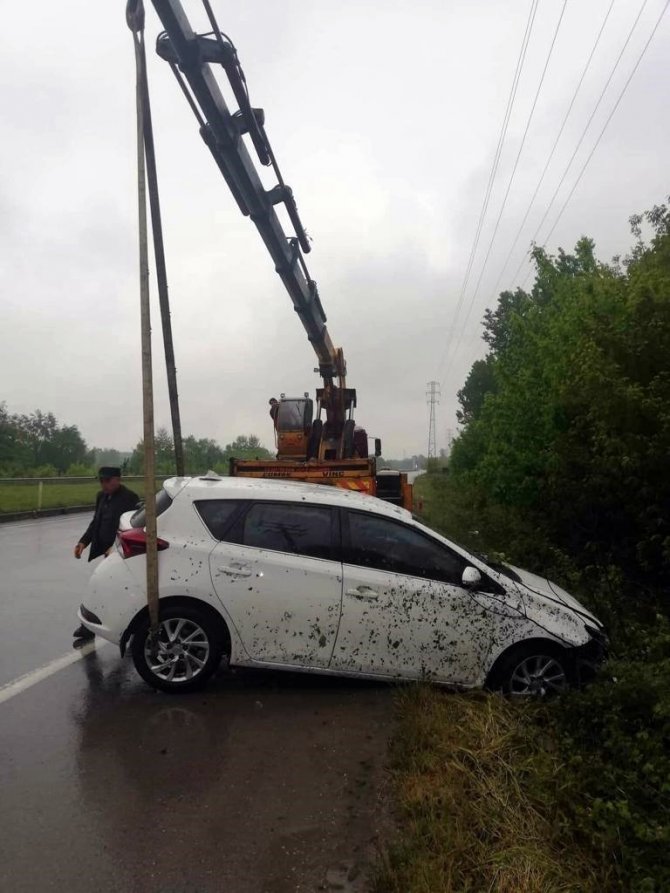 Kontrolden çıkan araç şarampole yuvarlandı