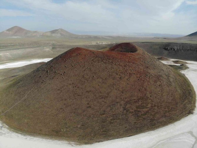 Meke Gölü’ne yoğun kış yağışları da yetmedi