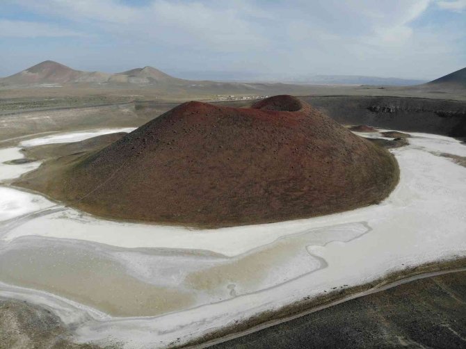 Meke Gölü’ne yoğun kış yağışları da yetmedi