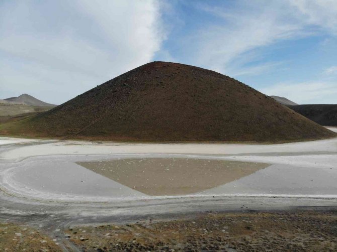 Meke Gölü’ne yoğun kış yağışları da yetmedi