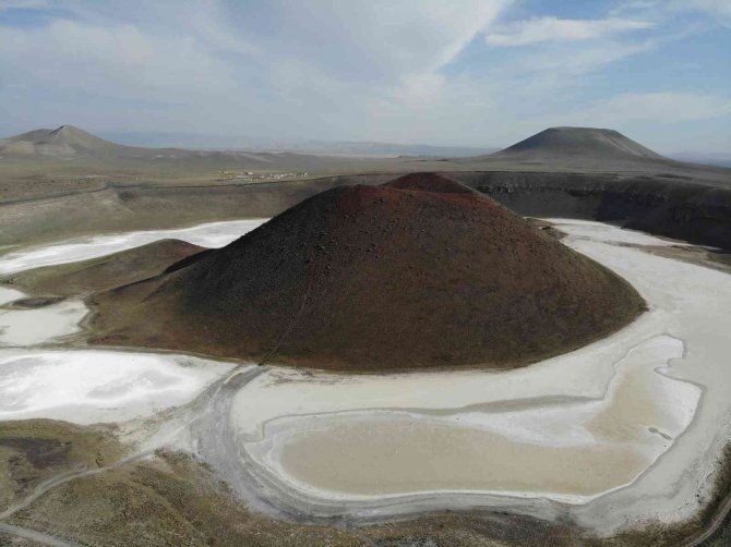 Meke Gölü’ne yoğun kış yağışları da yetmedi