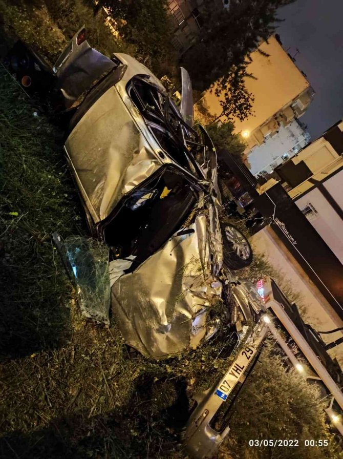 Motosiklet ile otomobil kafa kafaya çarpıştı: 2’si ağır 3 yaralı