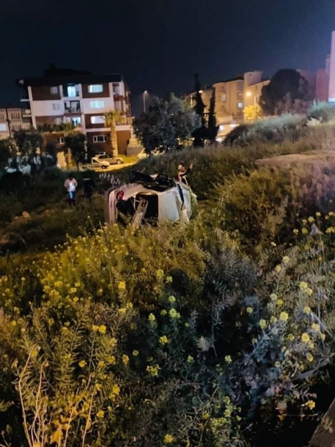 Motosiklet ile otomobil kafa kafaya çarpıştı: 2’si ağır 3 yaralı