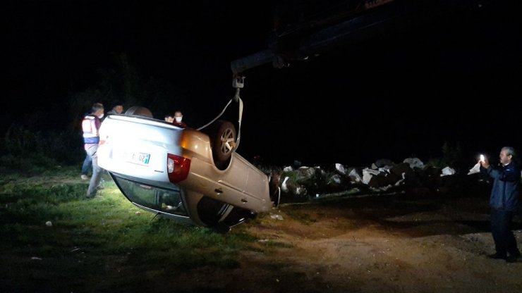 Nehre uçan otomobilde 3 yaralı