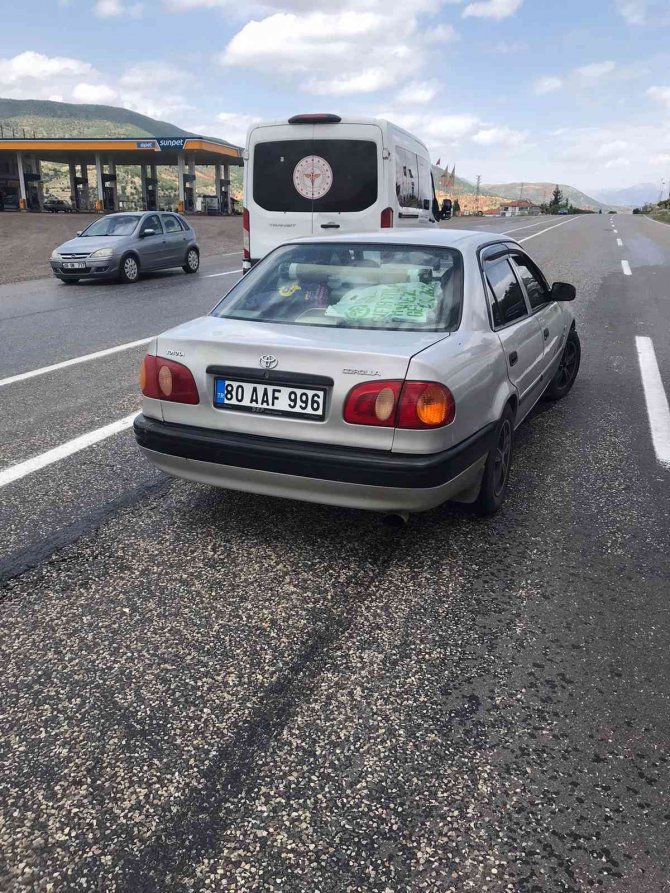 Otomobil ile minibüs çarpıştı: 2 yaralı