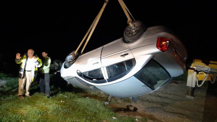 Otomobil Tunca Nehri'ne uçtu: 2 ölü, 1 yaralı