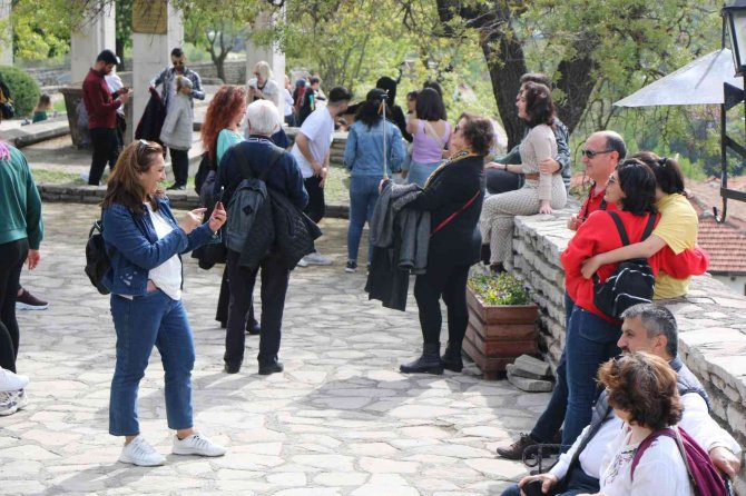 Safranbolu’da bayram kalabalığı esnafın yüzünü güldürdü