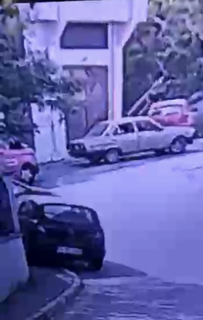 Soygun için tırmandıkları merdiveni de çaldılar