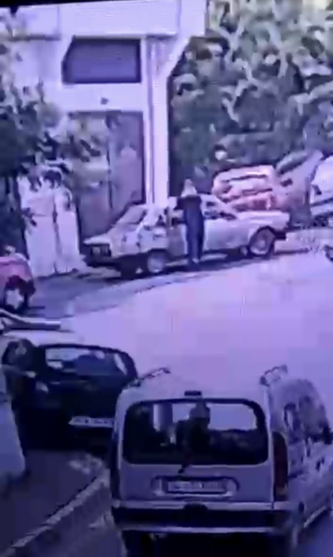 Soygun için tırmandıkları merdiveni de çaldılar