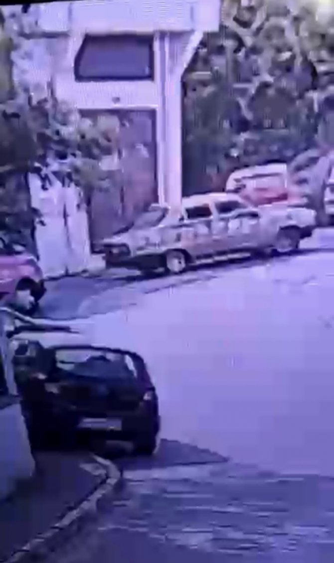 Soygun için tırmandıkları merdiveni de çaldılar