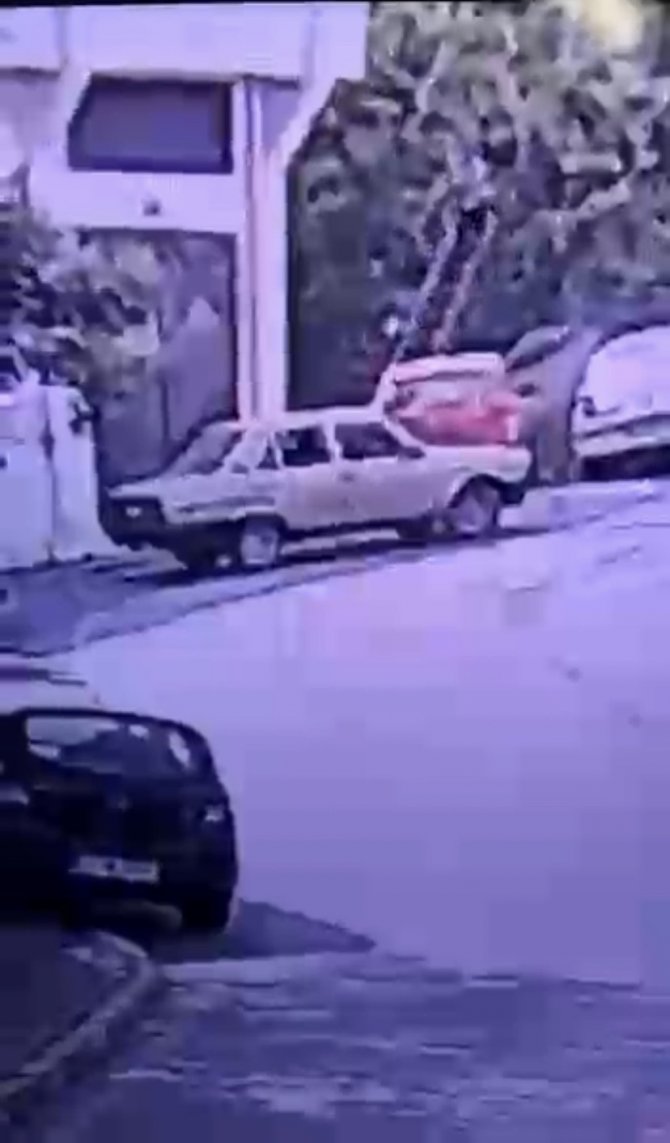 Soygun için tırmandıkları merdiveni de çaldılar