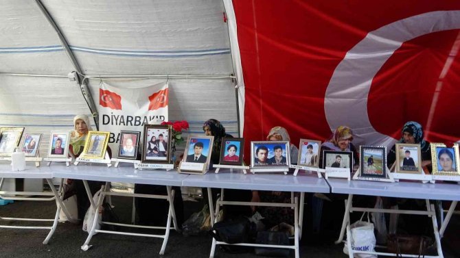 8 senedir evladından ayrı olan anne kızına çağrıda bulundu