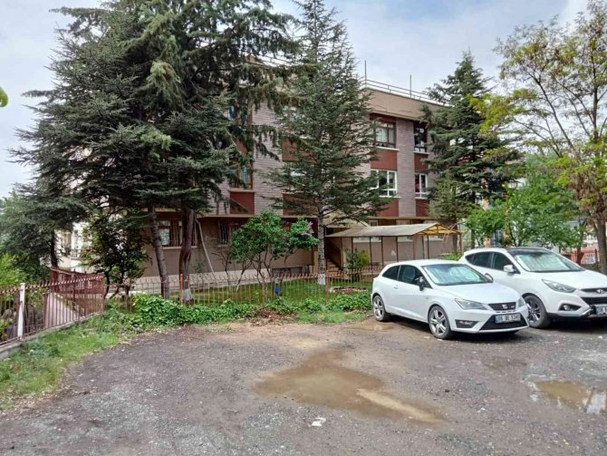 Başkentteki çatı yangını paniğe sebep oldu