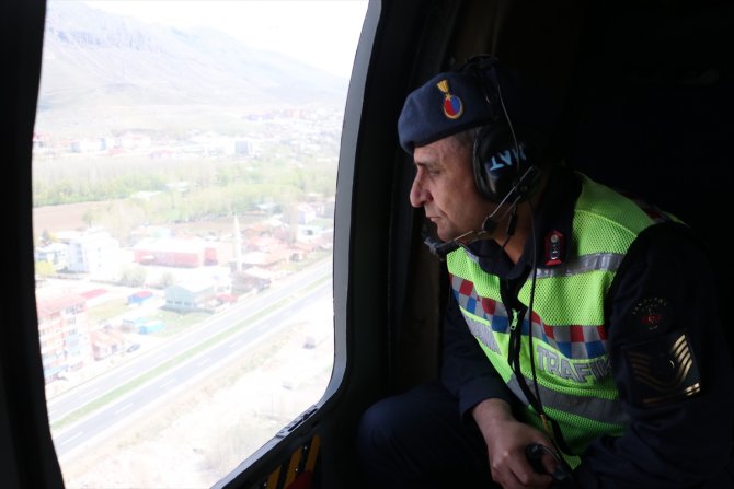 Jandarmadan helikopterli bayram trafiği denetimi