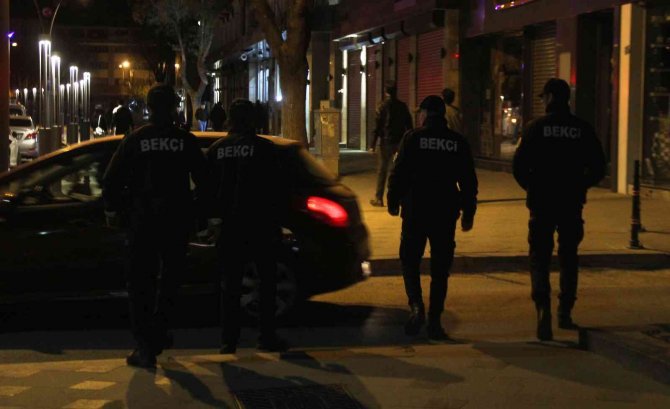 Bekçiler huzur ve güven için sokaklarda