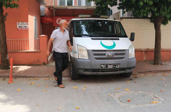 Cam silerken ölen adamın cenazesi gözyaşlarıyla alındı