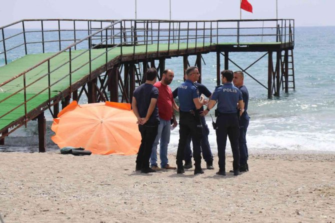 Denize giren Norveç uyruklu turist hayatını kaybetti, yakınları gözyaşlarına boğuldu