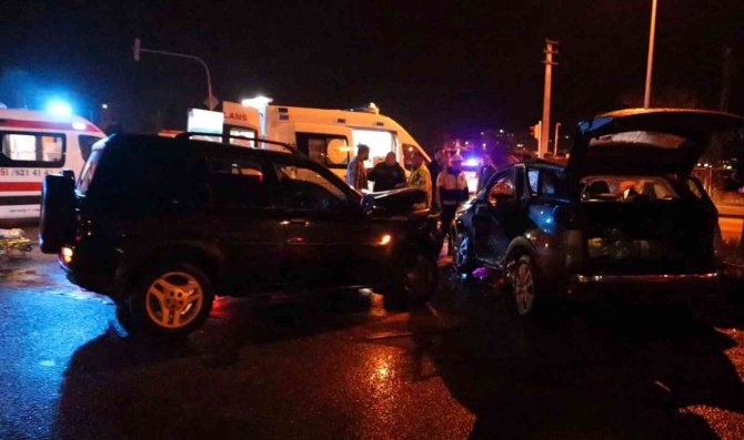 Düğün dönüşü kaza: 2’si ağır 8 kişi yaralı