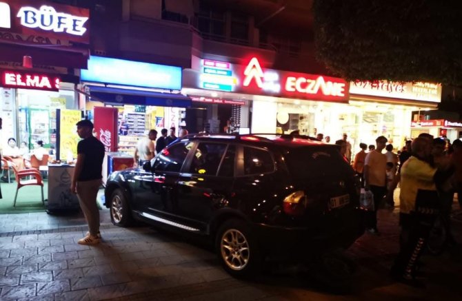 Hastaneye gitmemek için polis aracına kaza yaptırıp kaçmaya çalıştı