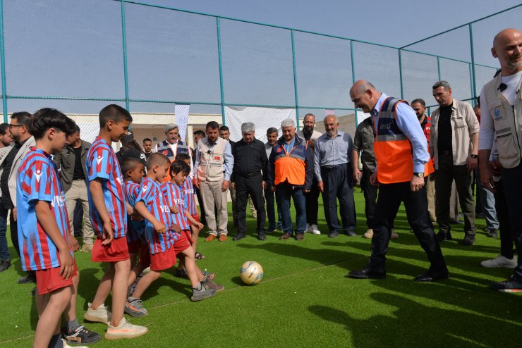 İdlib'de inşa edilen briket evlerin anahtar teslim töreni yapıldı