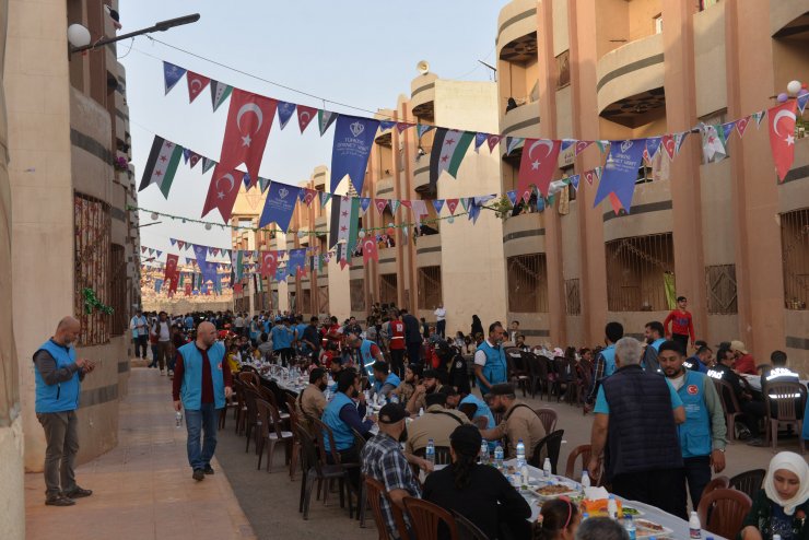 İdlib'de inşa edilen briket evlerin anahtar teslim töreni yapıldı