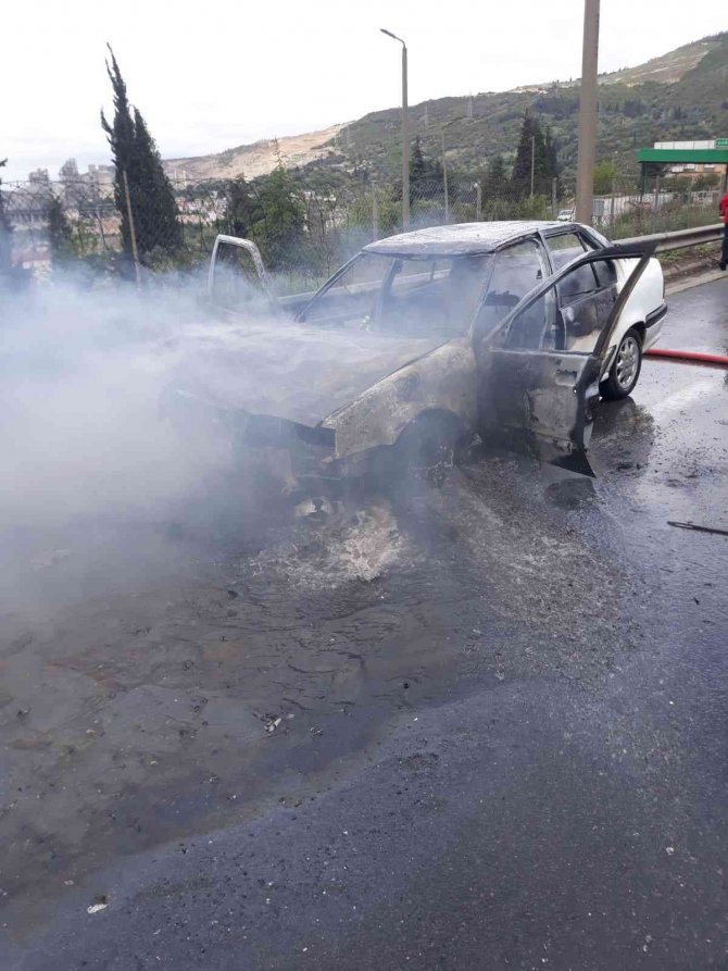 Kanser hastası eşini hastaneye götürüyordu, aracı alev topuna döndü