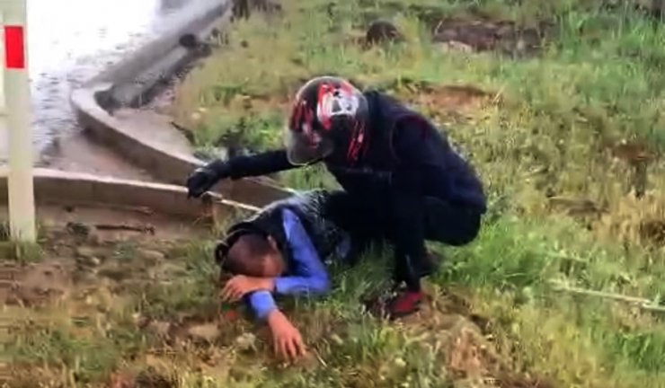 Otomobil, şarampole devrildi: 2 yaralı