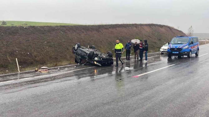 Otomobil takla attı: 3 yaralı