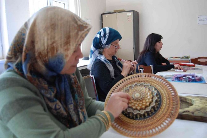 Resimleri üç boyutlu hale getirip hareketli tablolar yapıyorlar