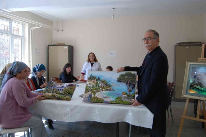 Resimleri üç boyutlu hale getirip hareketli tablolar yapıyorlar