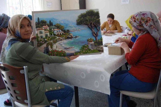 Resimleri üç boyutlu hale getirip hareketli tablolar yapıyorlar